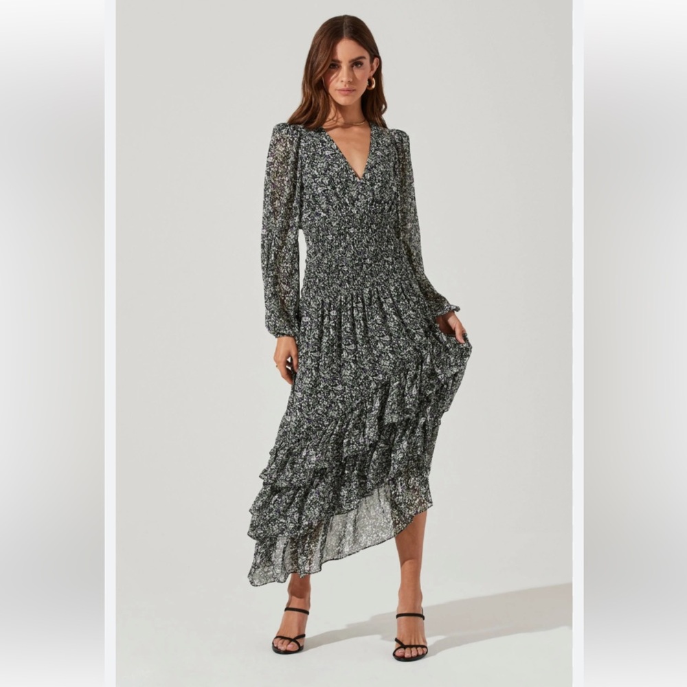 ASTR The Label Long Sleeve Asymmetrical Tiered Ruffle Floral Midi Dress, MEDIUM